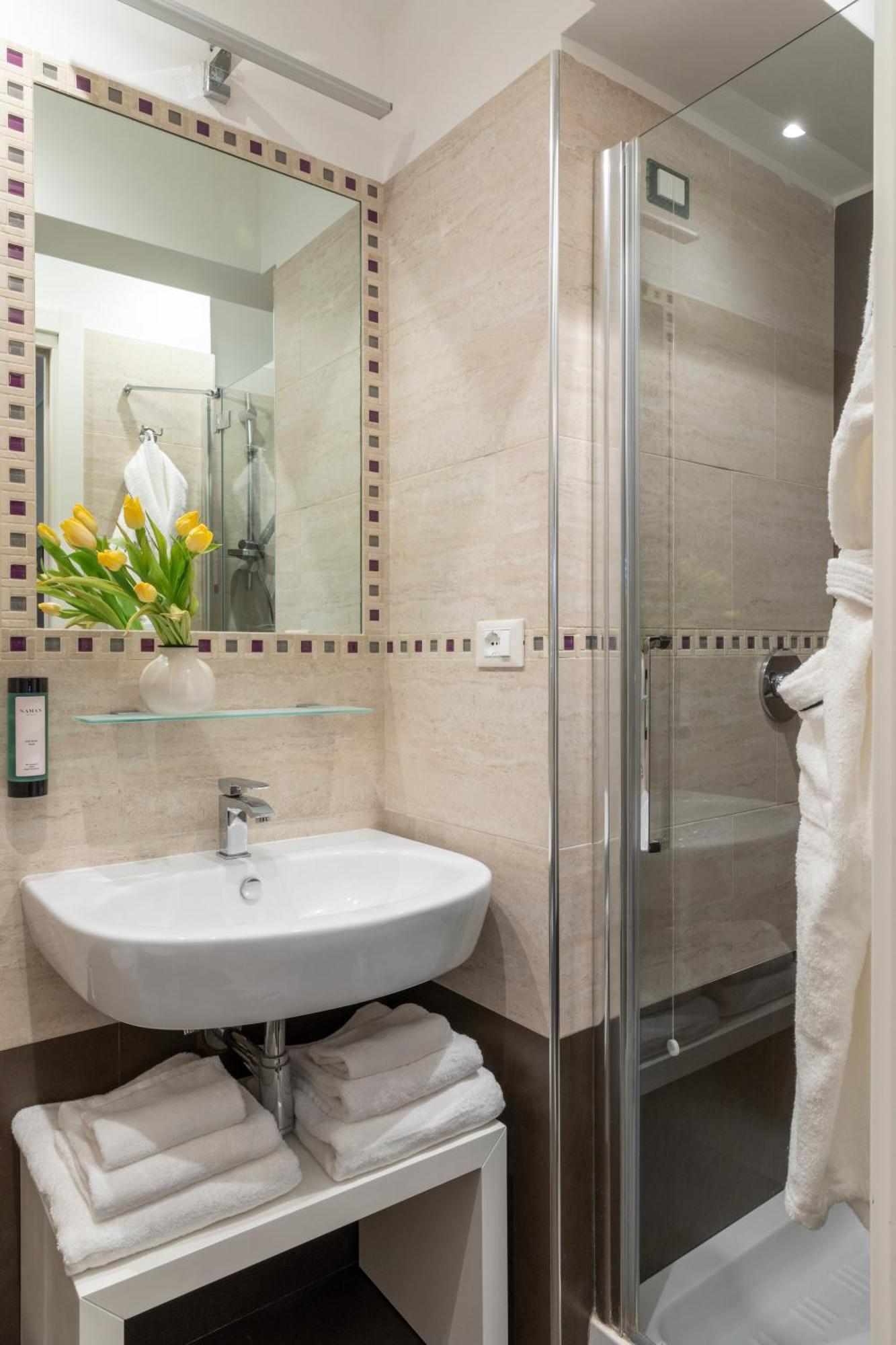 Naman Hotellerie - Spagna โรม ภายนอก รูปภาพ