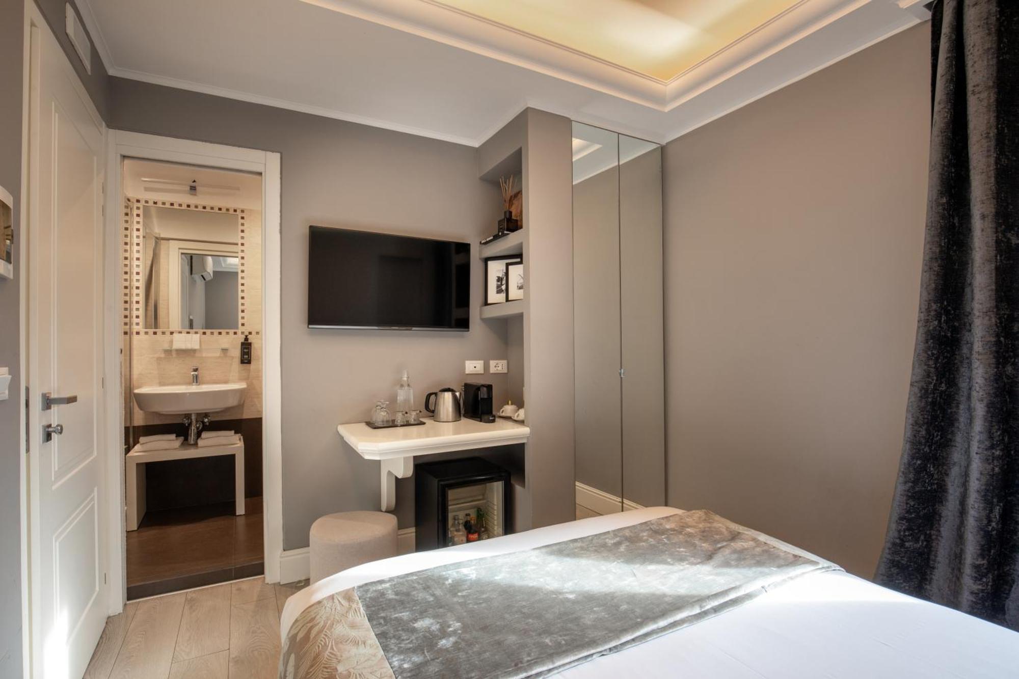Naman Hotellerie - Spagna โรม ภายนอก รูปภาพ